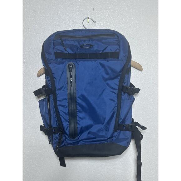 Oakley NEW Backpack Blue Outdoor Backpack Compartments Insulated Pocket - Picture 2 of 16
